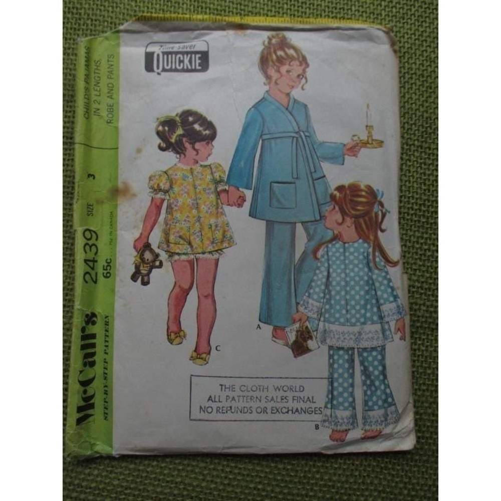 Vtg McCalls Girls Pattern # 2439 Size 3 1970 Pajamas Robe PJs